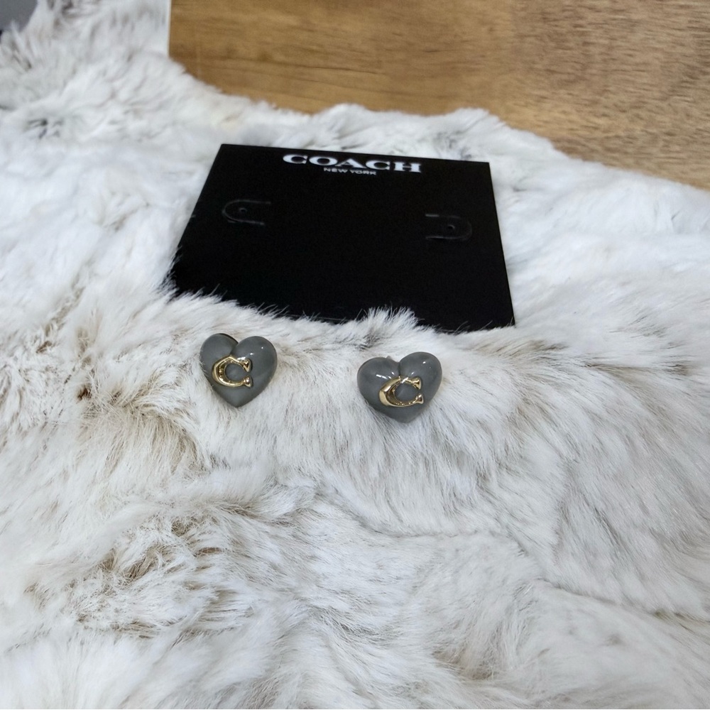 Coach Resin Heart Stud Earrings with dusty - Picture 2 of 6